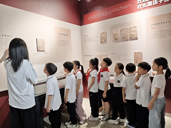 2026年5月30日南师大附小仙鹤门分校小学生参观政绩观展览